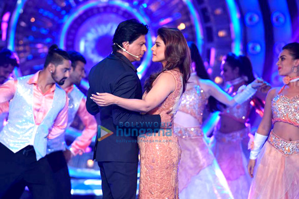 shah rukh khan kajol promote dilwale with salman khan on the sets of bigg boss 9 10