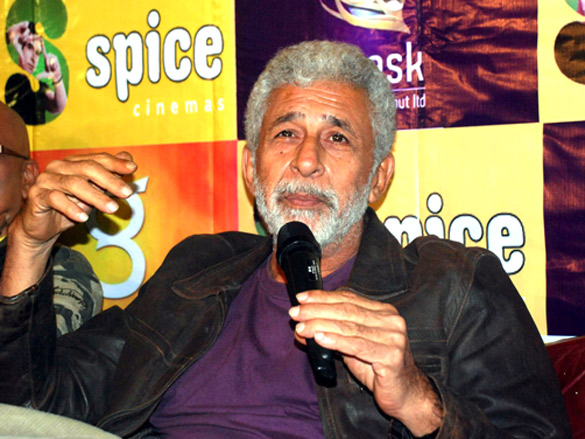 starcast of chaalis chauraasi at spice world cinemas noida 7