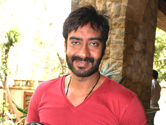ajay devgn receives the bhaskar bollywood award 5