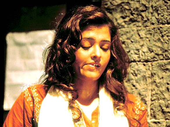 khakee movie still 3