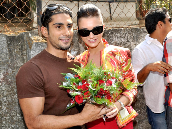 prateik amy celebrate valentines day with students of national mmk college 5