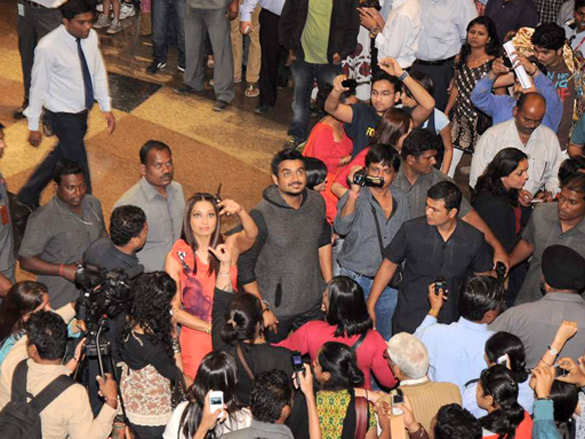 bipasha at flash mob for jodi breakers 7