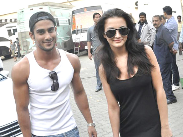 prateik amy snapped at mehboob studio 8