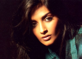 Sonam opposite Dhanush in Raanjhanaa