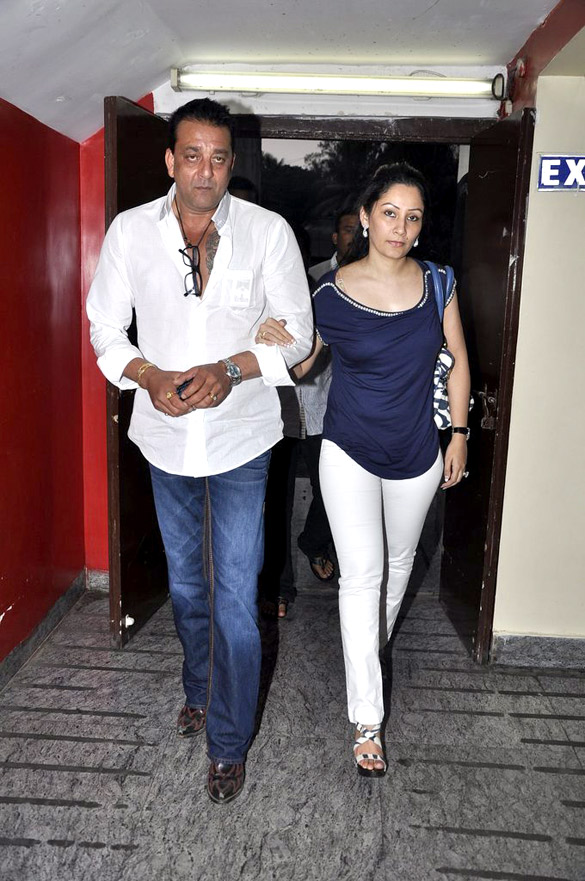 sanjay dutt and dia mirza at munnabhai mbbs screening 8