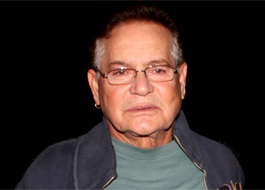 Salim Khan honours Vicky Donor’s writer and director
