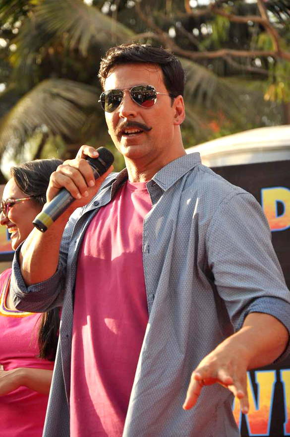 promotional rickshaw race for rowdy rathore 7
