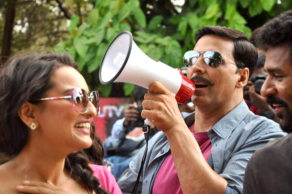 promotional rickshaw race for rowdy rathore 13