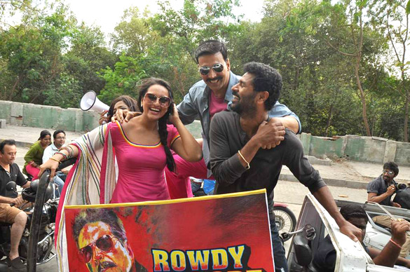 promotional rickshaw race for rowdy rathore 14