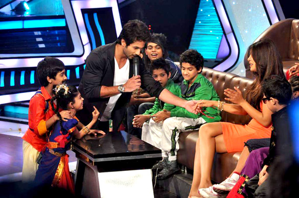 shahid priyanka promote teri meri kahaani on the sets of did lil masters 7