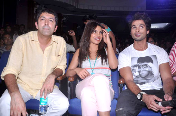 shahid priyanka visit jaihind college 4