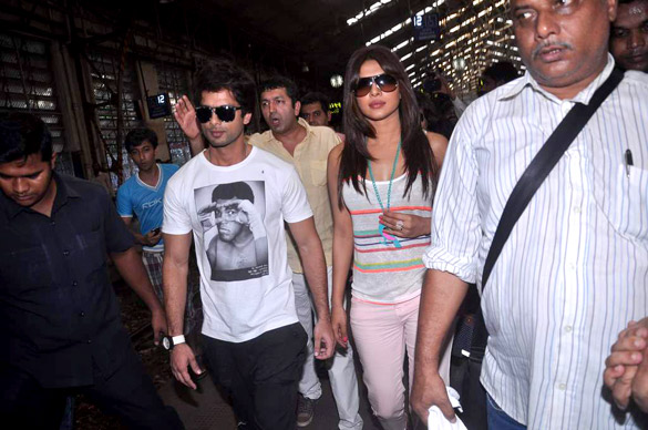 shahid priyanka board train from marine lines station 7