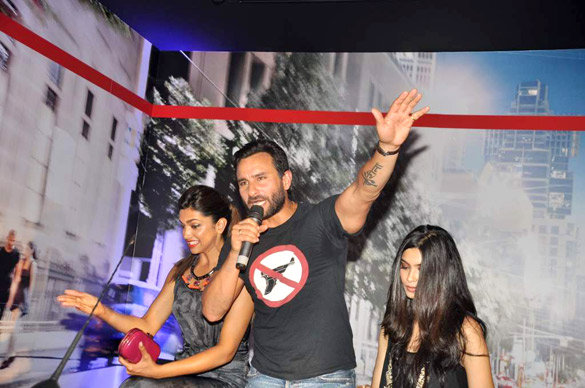 saif deepika and diana at the cocktail bash 4