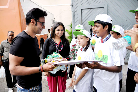 ajay rohit meet children from smile foundation 5
