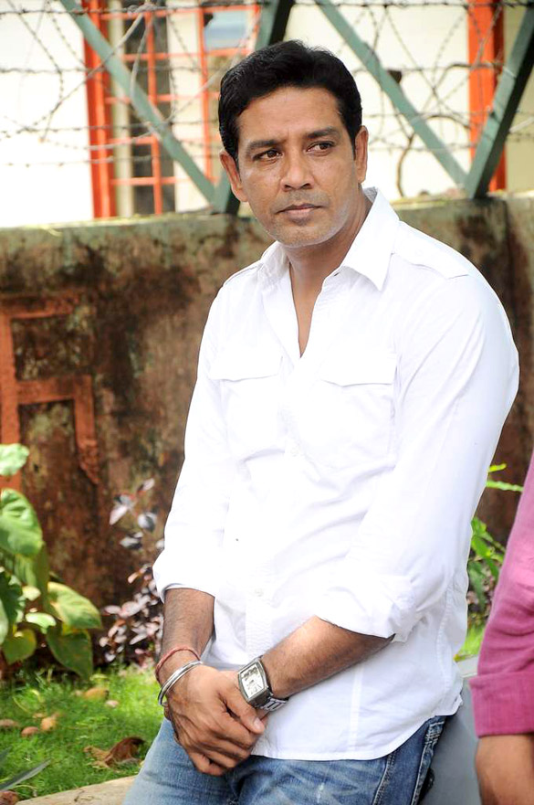 celebs grace dara singhs funeral 18