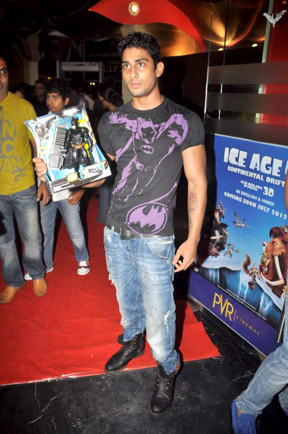 premiere of the dark knight rises 16