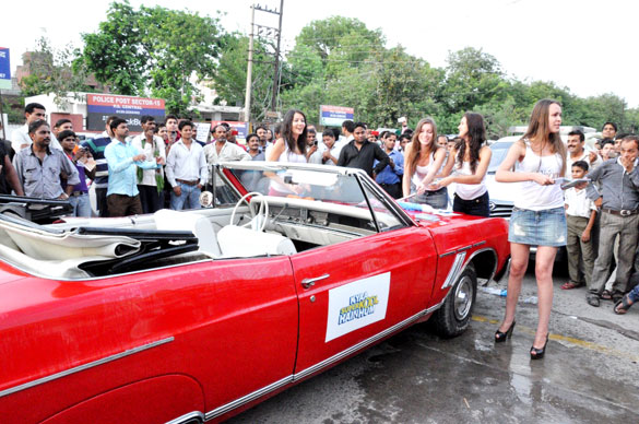 car wash in delhi to promote kyaa super kool hain hum 8