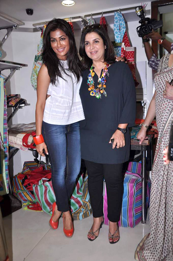 farah khan chitrangda singh promote joker with aliens 8