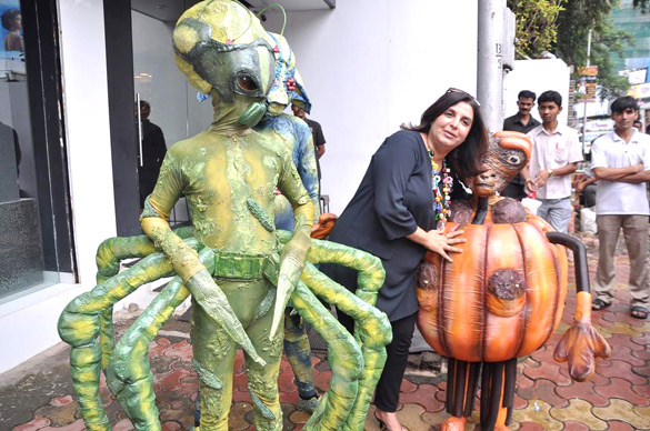 farah khan chitrangda singh promote joker with aliens 11