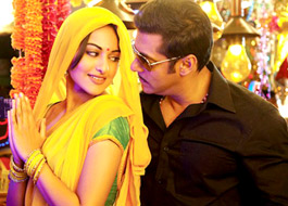 Sonakshi gets romantic with Chulbul Pandey Sonakshi gets romantic with Chulbul Pandey
