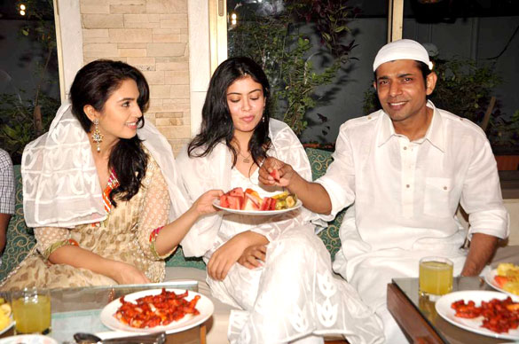 cast of gangs of wasseypur 2 at iftaar party 5