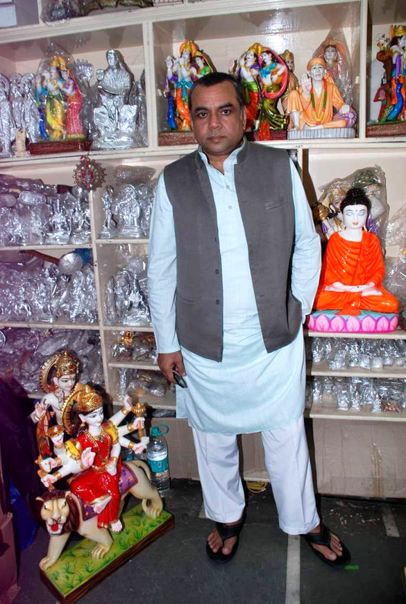 paresh rawal sells ganesh idols to promote omg oh my god 7