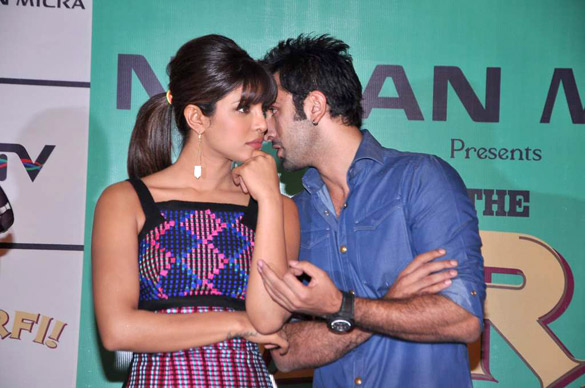 ranbir priyanka promote barfi at r city mall 4