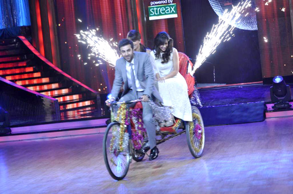 promotions of barfi on the sets of jhalak dikhhla jaa 12