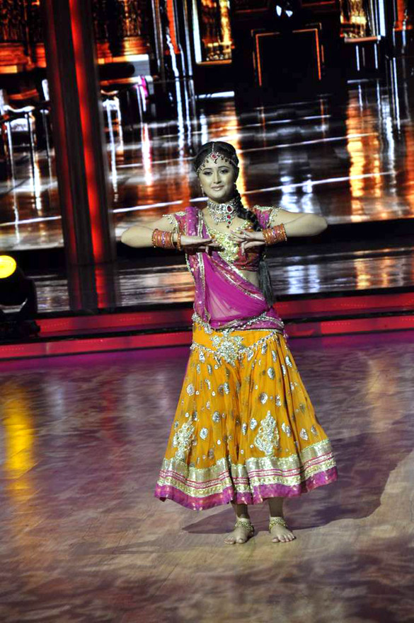 promotions of barfi on the sets of jhalak dikhhla jaa 14