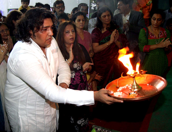 celebs visited different pandals in ganpati festival 9