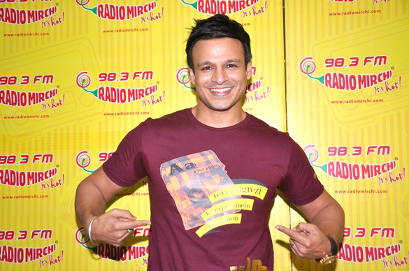 vivek oberoi promotes kismet love paisa dilli at 98 3 fm radio mirchi 3