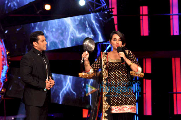 ajay sanjay salman and sonakshi on the sets of bigg boss 6 6