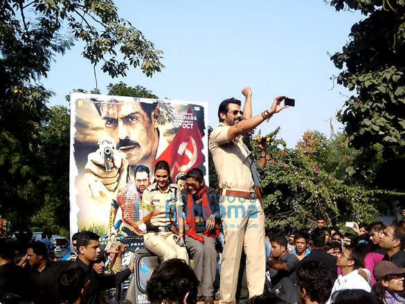 promotions of chakravyuh in delhi at hindu college 9