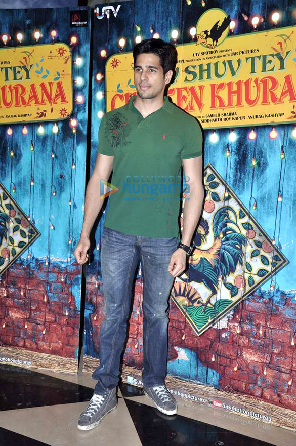 premiere of luv shuv tey chicken khurana 11