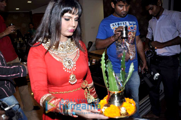 rakhi sawant celebrates diwali with her family 2