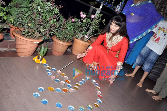 rakhi sawant celebrates diwali with her family 3