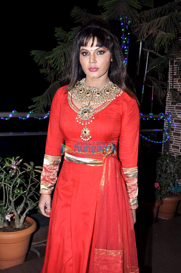 rakhi sawant celebrates diwali with her family 11