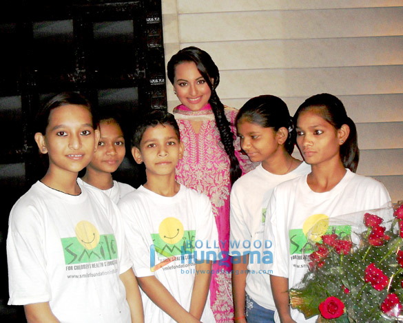 ajay sonakshi celebrate childrens day 3