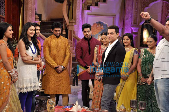 aamir promotes talaash on star pariwar 3