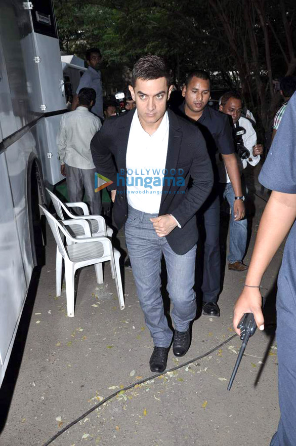 aamir promotes talaash on star pariwar 15
