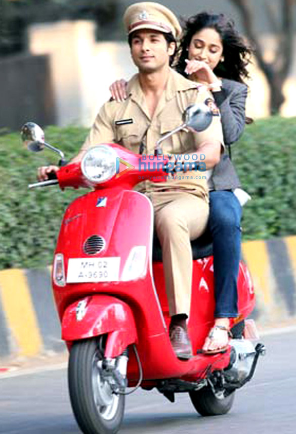 phata poster nikla hero