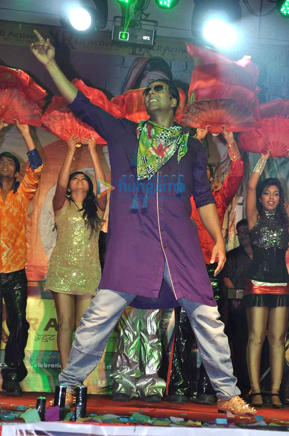promotions of khiladi 786 at mithibai college 6