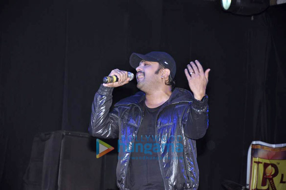 promotions of khiladi 786 at mithibai college 8