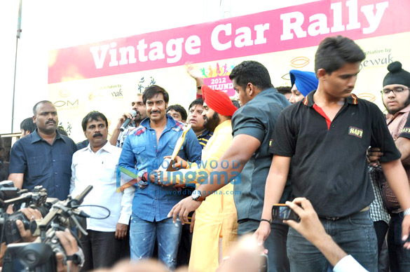 ajay devgn flags off vintage car rally 8