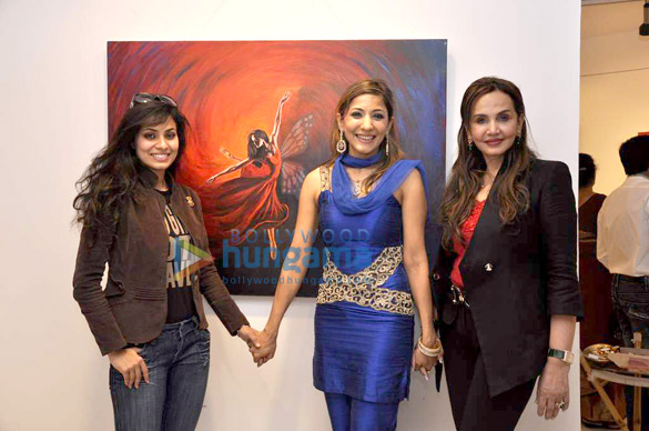 manisha kelkar at sunita wadhwans art exhibition 6