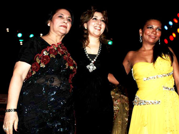 amruta patki walks the ramp for nisha sagars show at kalaghoda festival 4