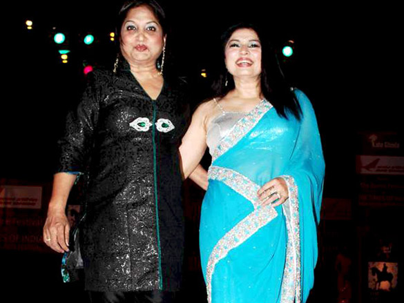 amruta patki walks the ramp for nisha sagars show at kalaghoda festival 7