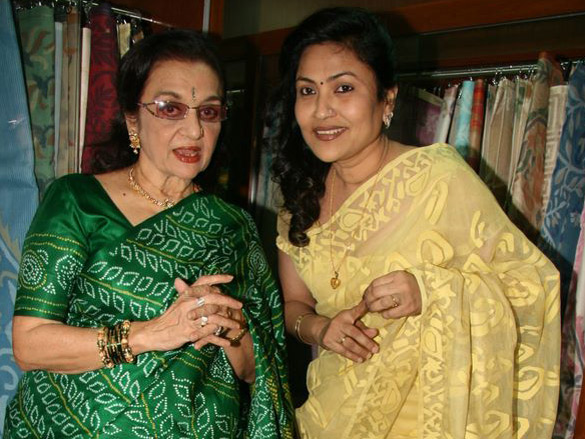 asha parekh unveils shubhrata duttas jamdani saree collection 7