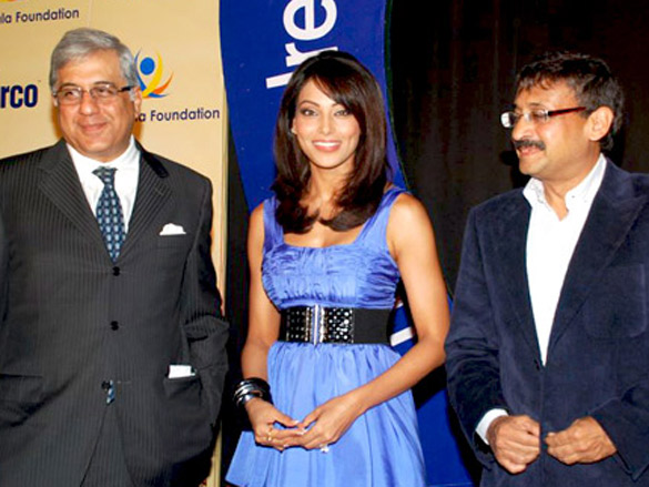 bipasha basu unveils vandrevala foundation turf cup 3