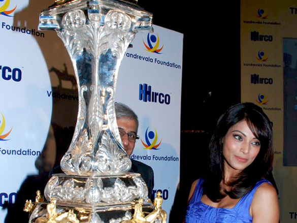 bipasha basu unveils vandrevala foundation turf cup 6